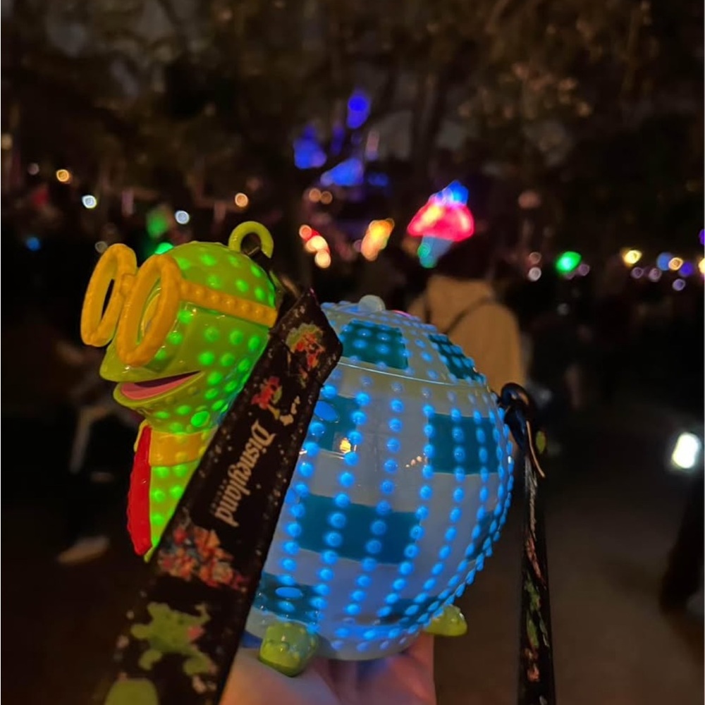 Disney drink sipper Turtle
50th anniversary Main
Street electrical parade